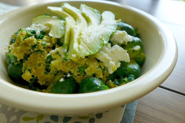 Green Breakfast Bowl with kale, brussels sprouts and avocado - The Urban Ecolife