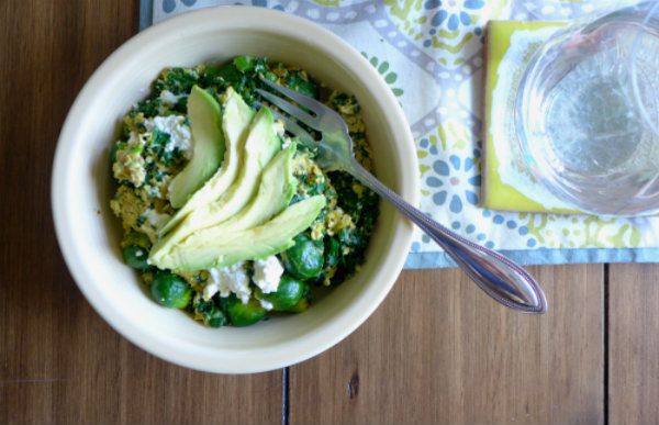 Green Breakfast Bowl with kale, brussels sprouts and avocado - The Urban Ecolife