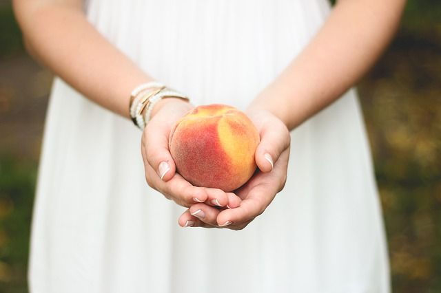 6 Foods That Are Best To Eat Organic - Peach